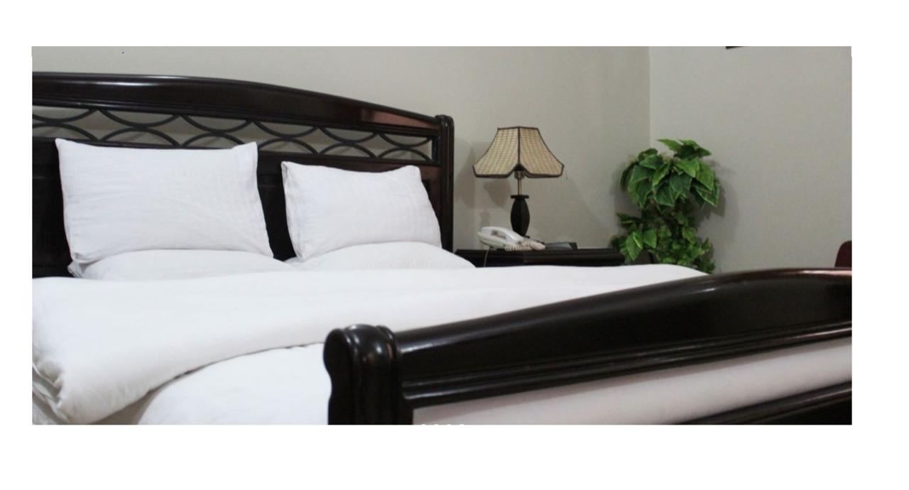 Luxury Inn Karaczi Zewnętrze zdjęcie