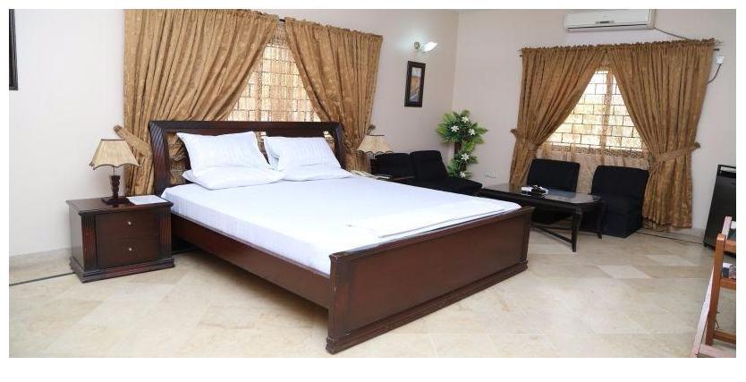 Luxury Inn Karaczi Zewnętrze zdjęcie