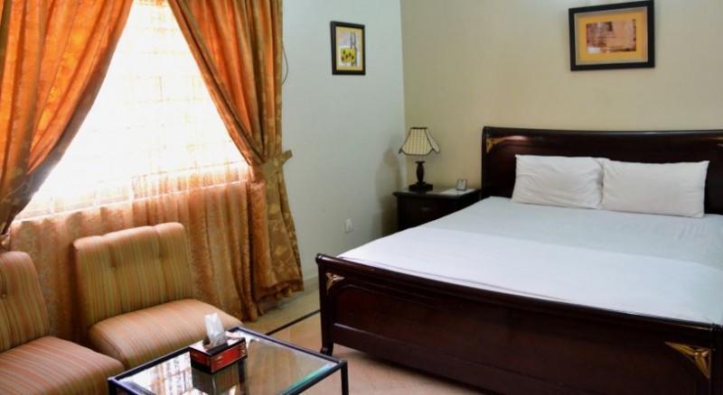 Luxury Inn Karaczi Zewnętrze zdjęcie