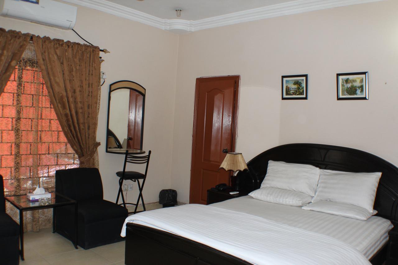 Luxury Inn Karaczi Zewnętrze zdjęcie