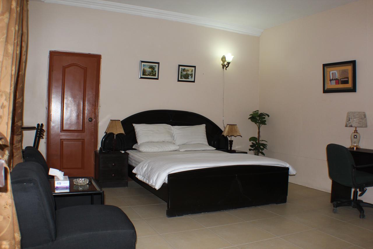 Luxury Inn Karaczi Zewnętrze zdjęcie