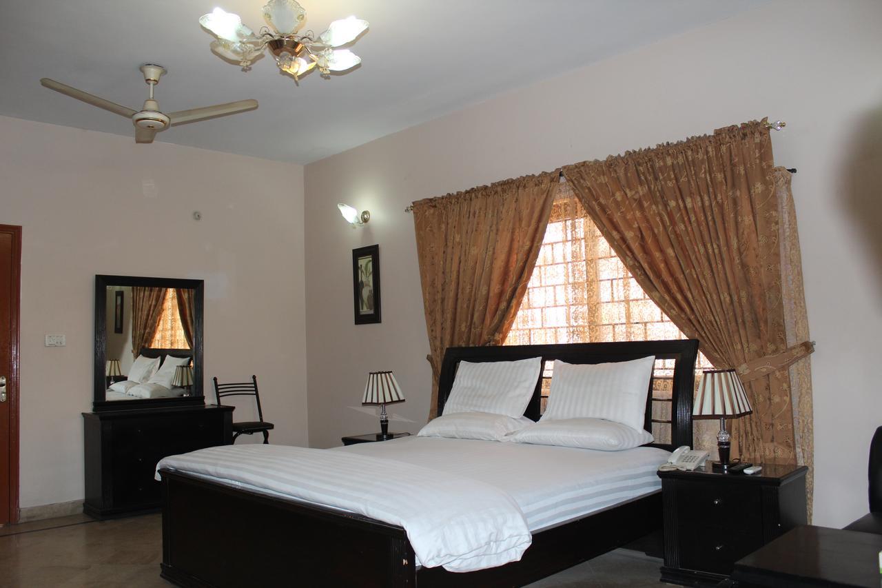 Luxury Inn Karaczi Zewnętrze zdjęcie