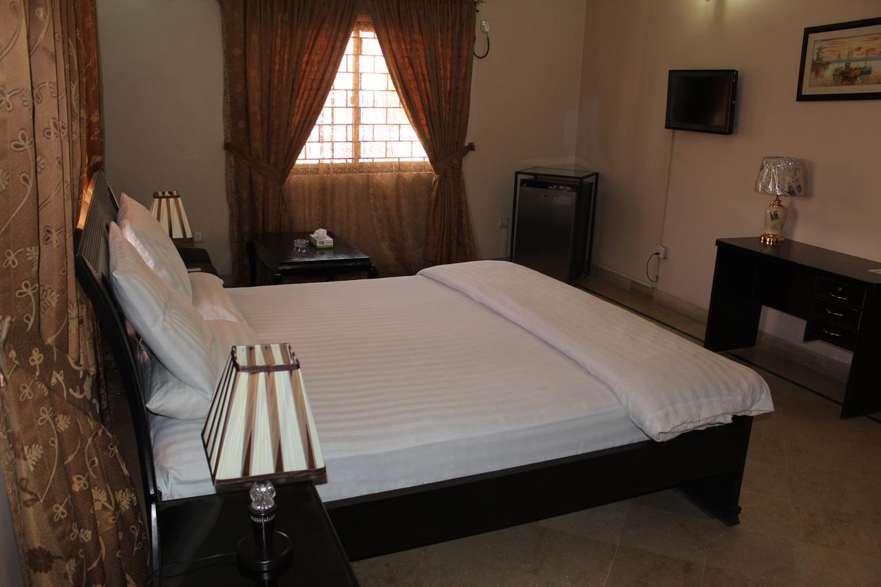 Luxury Inn Karaczi Zewnętrze zdjęcie
