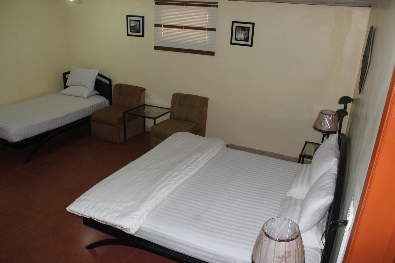 Luxury Inn Karaczi Zewnętrze zdjęcie