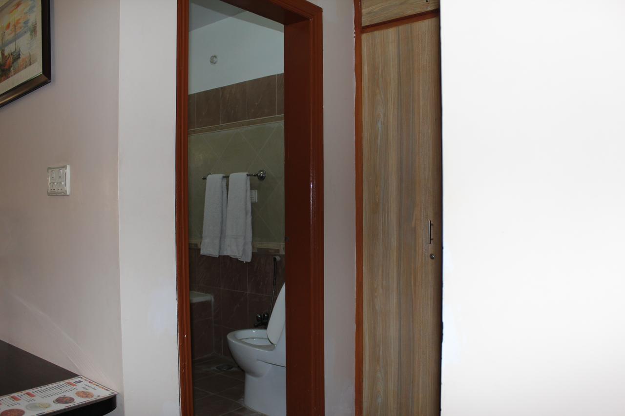 Luxury Inn Karaczi Zewnętrze zdjęcie