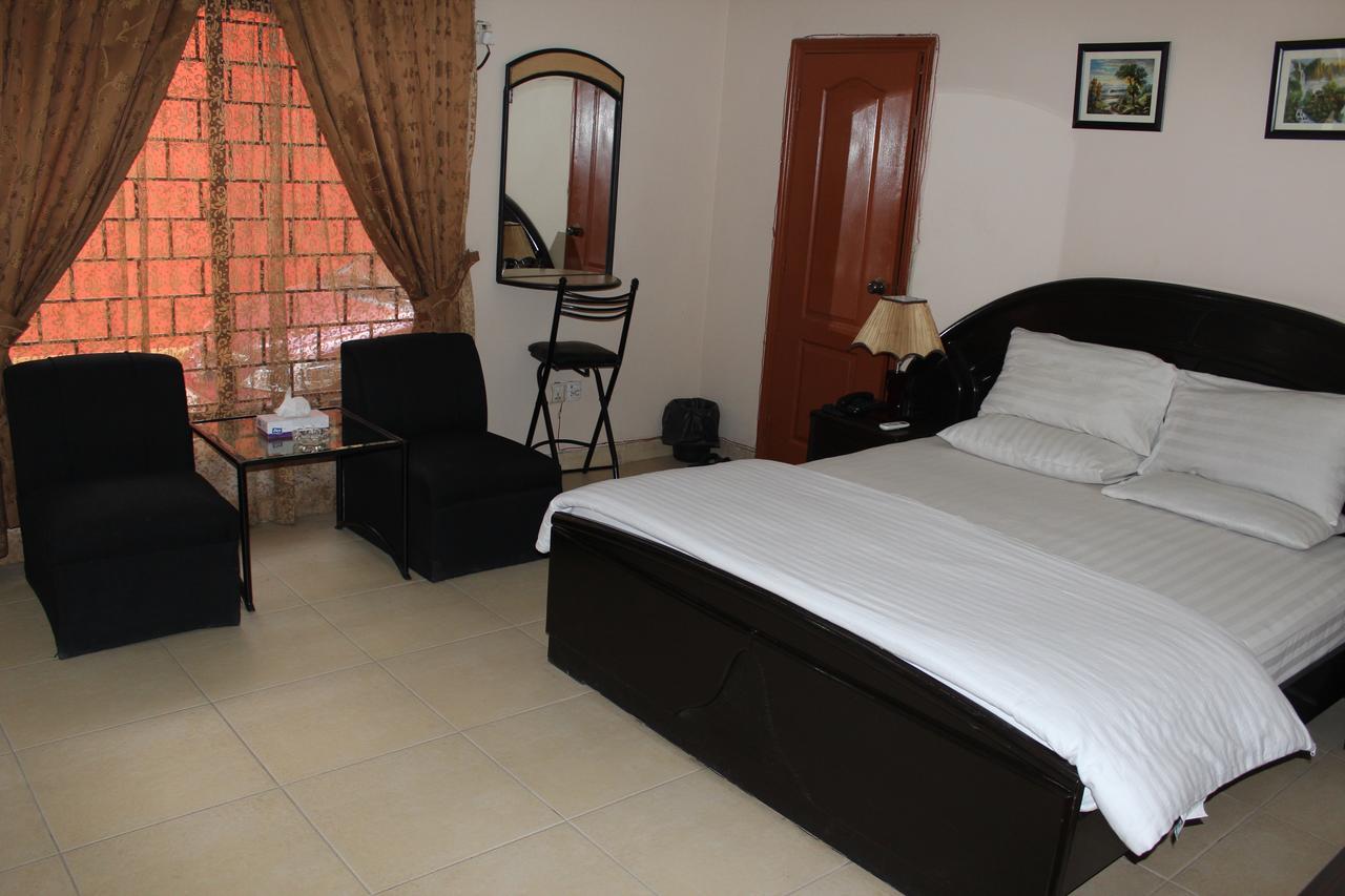 Luxury Inn Karaczi Zewnętrze zdjęcie