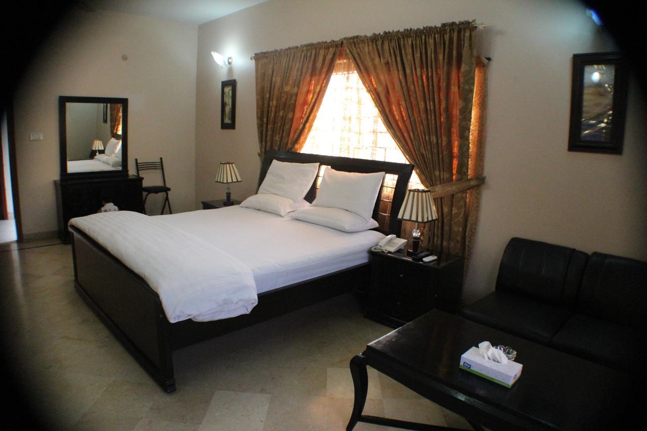 Luxury Inn Karaczi Zewnętrze zdjęcie