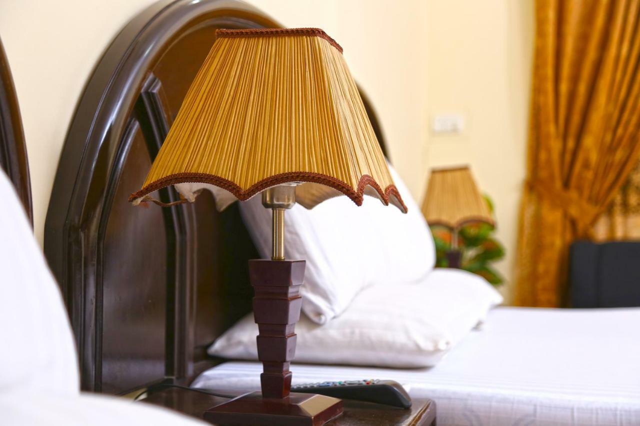 Luxury Inn Karaczi Zewnętrze zdjęcie