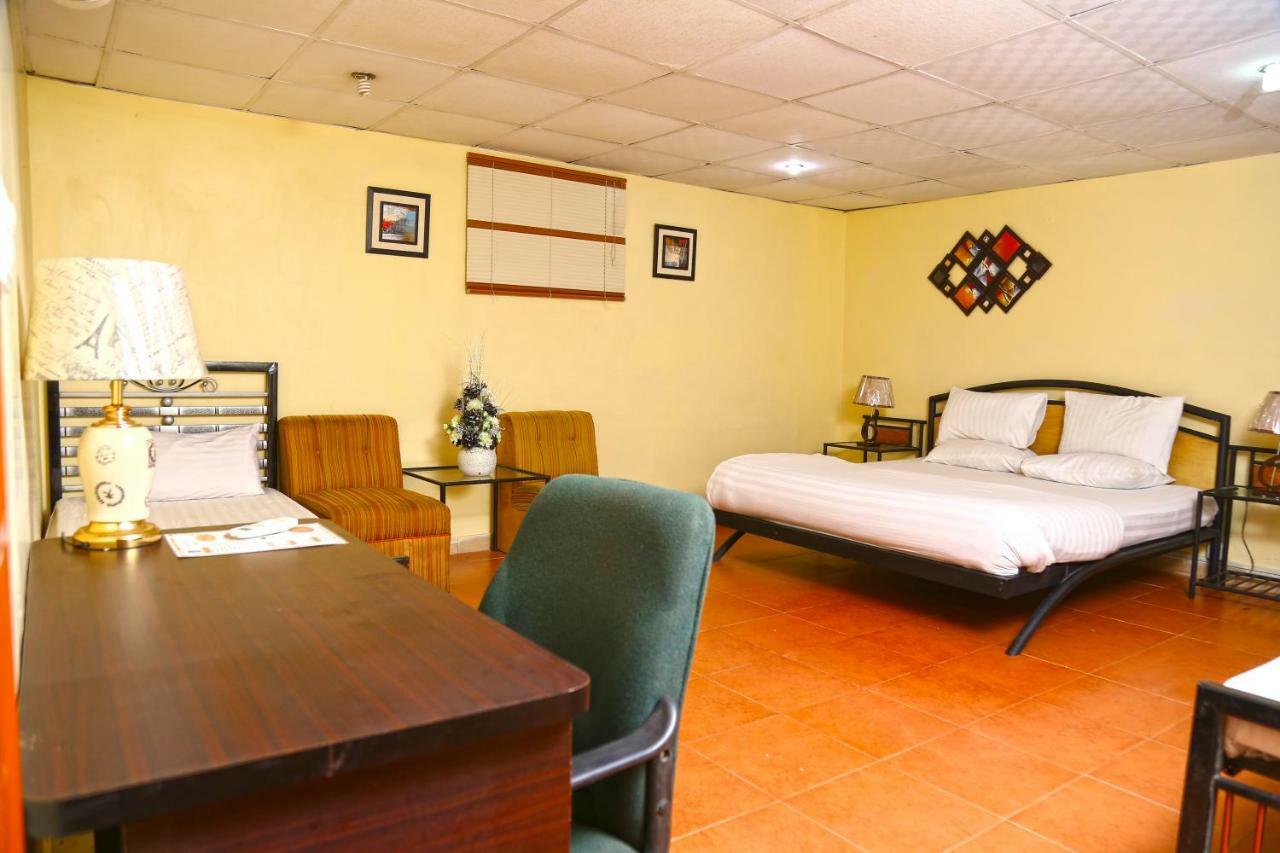 Luxury Inn Karaczi Zewnętrze zdjęcie