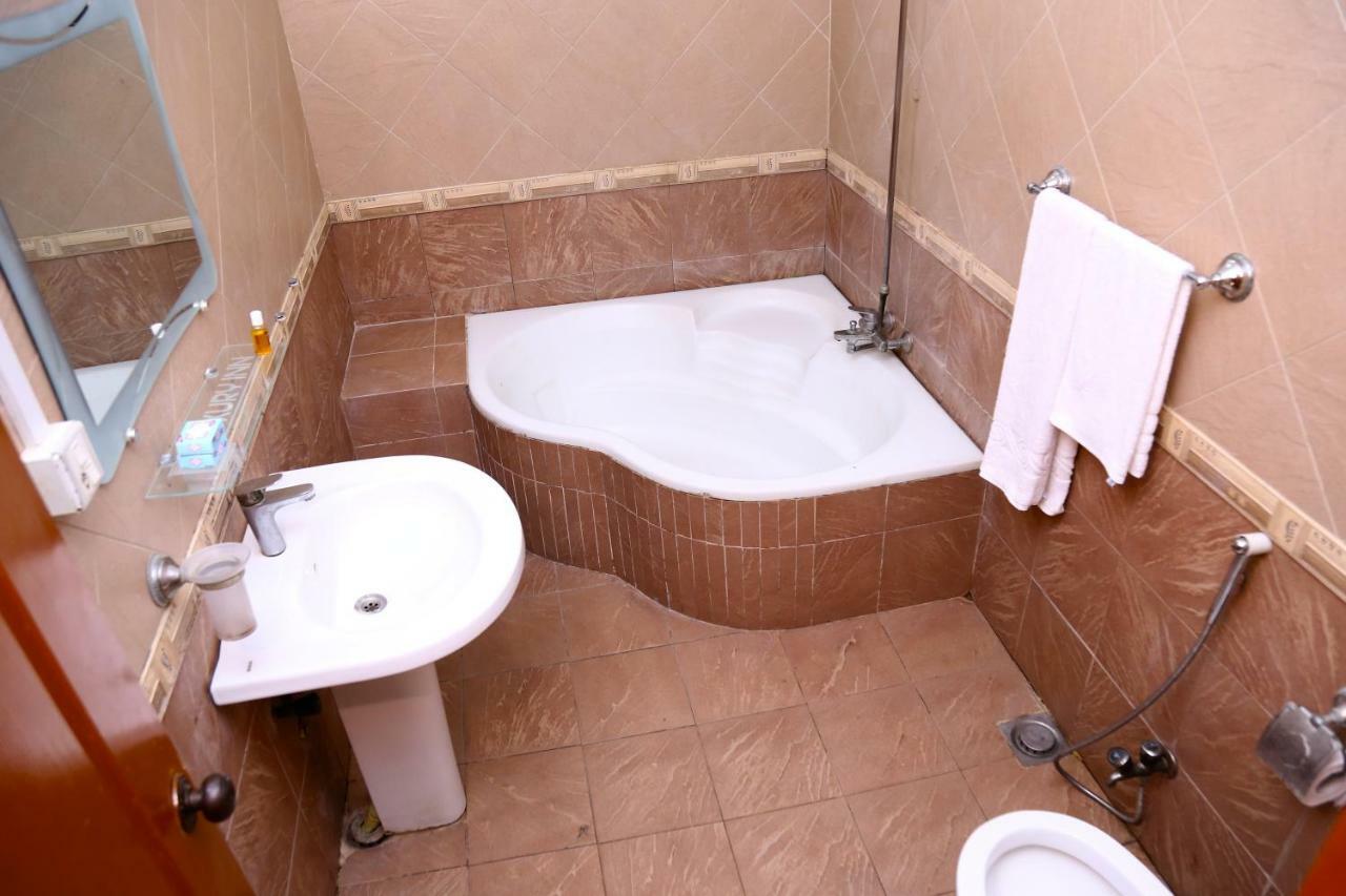 Luxury Inn Karaczi Zewnętrze zdjęcie