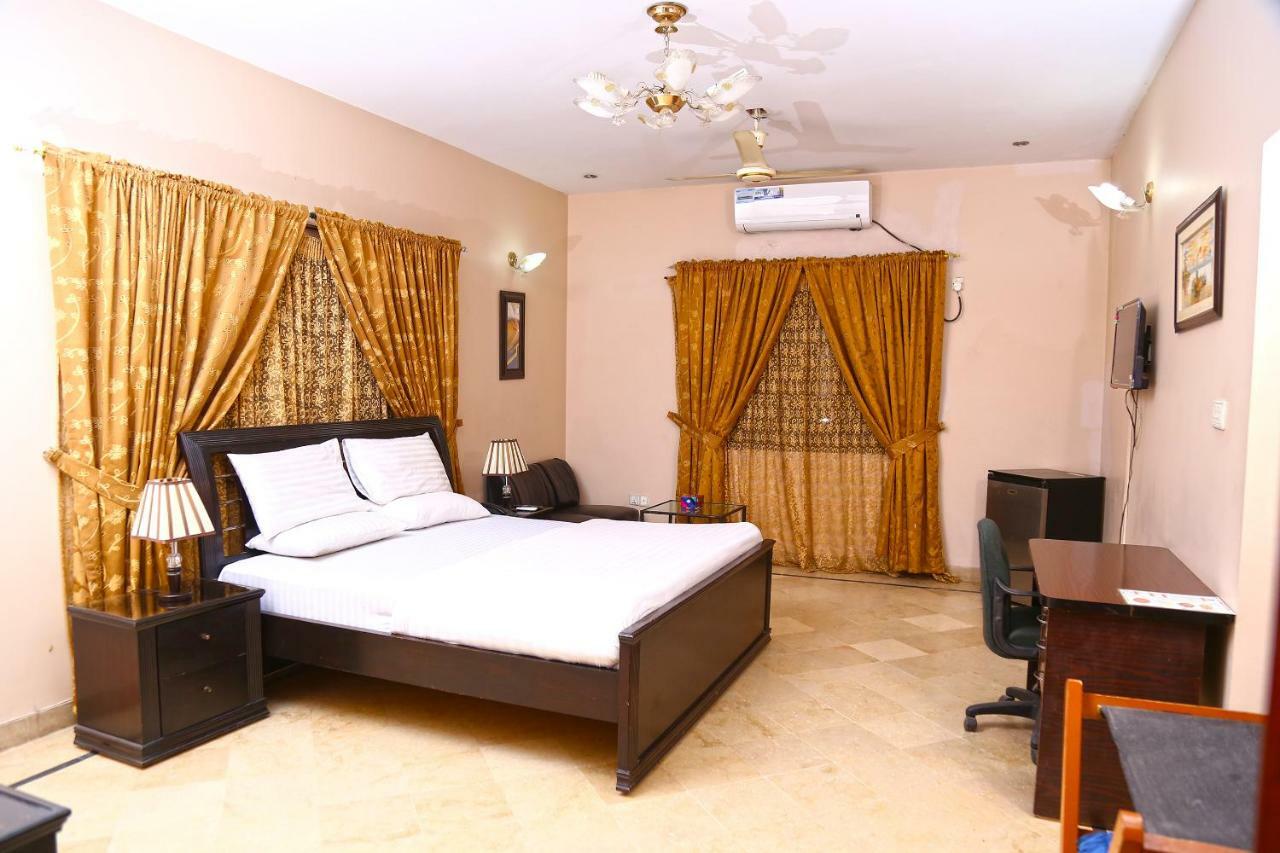 Luxury Inn Karaczi Zewnętrze zdjęcie