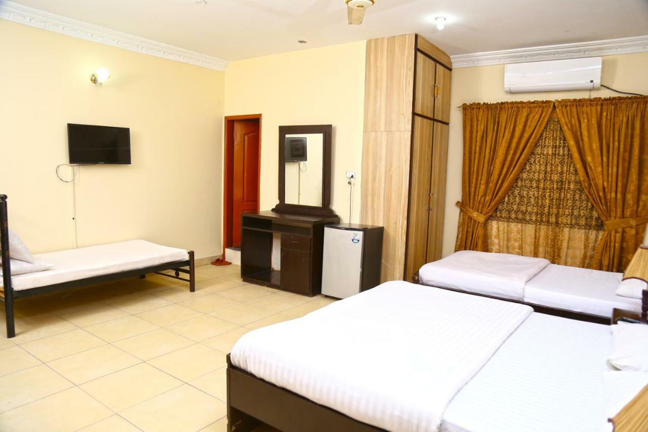 Luxury Inn Karaczi Zewnętrze zdjęcie