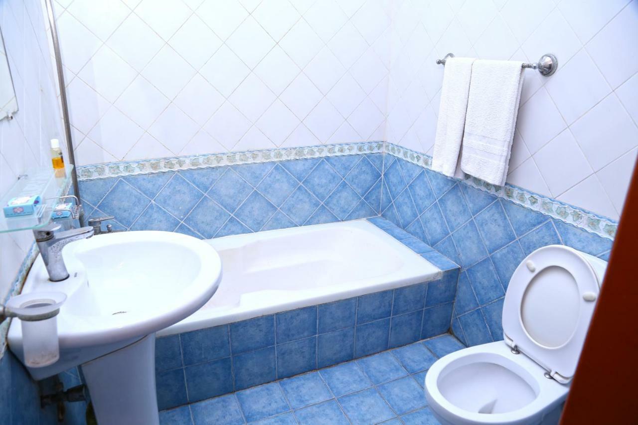 Luxury Inn Karaczi Zewnętrze zdjęcie