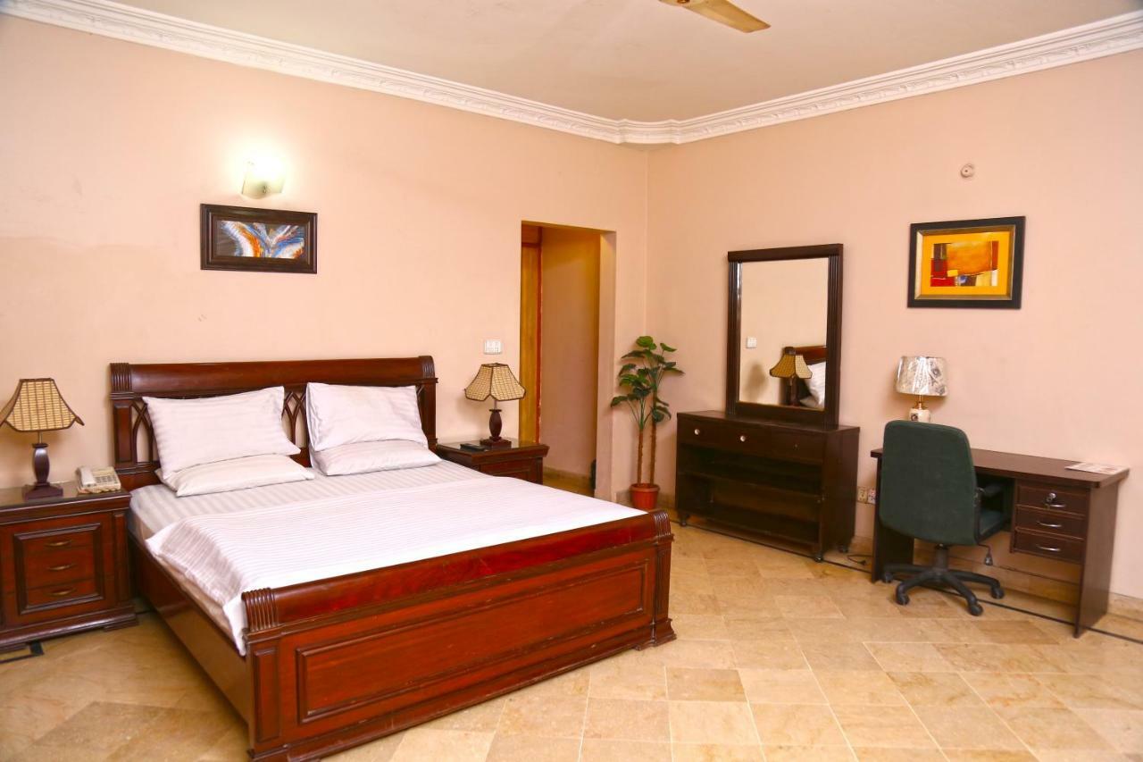 Luxury Inn Karaczi Zewnętrze zdjęcie